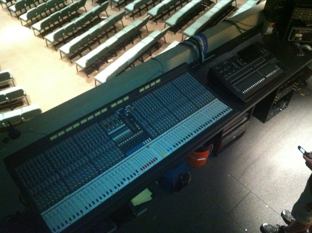 Large Format Audio Console vs. Behringer X32